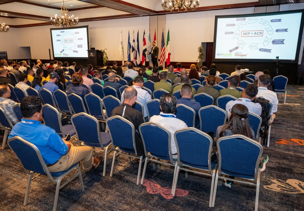 Jorge Bedoya presenting at Acoplagas, Costa Rica, 2025